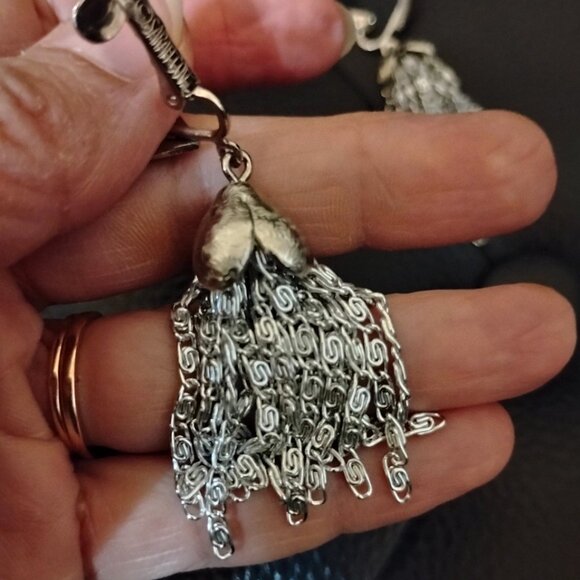 SARAH COVENTRY Elegant Silver Tassel Earrings Clips - Picture 7 of 7